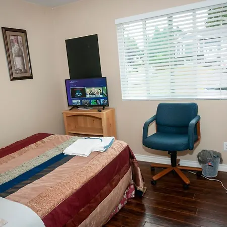 Comfort Inn Hostel In Fraser Valley 2-3